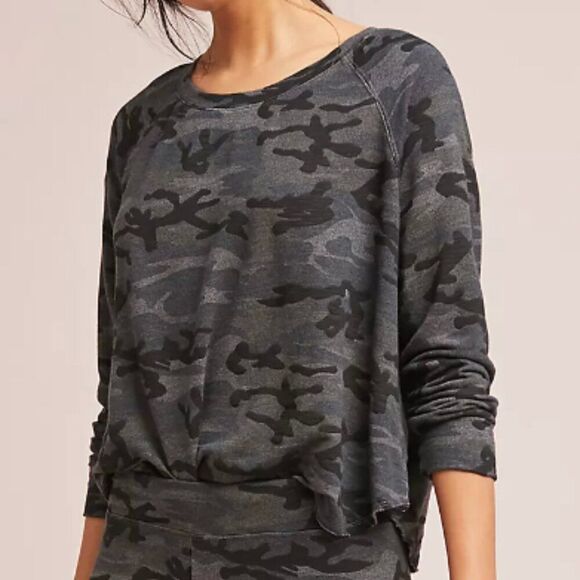 Women Sundry Camo Crew Neck Pullover Classic Fit in Green Camo Size Small - Picture 1 of 10
